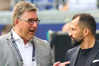 Frankfurt-Vorstand Hellmann (li.) und Bayern-Sportvorstand Salihamidžić: Der Eintracht-Macher wird in München gehandelt.