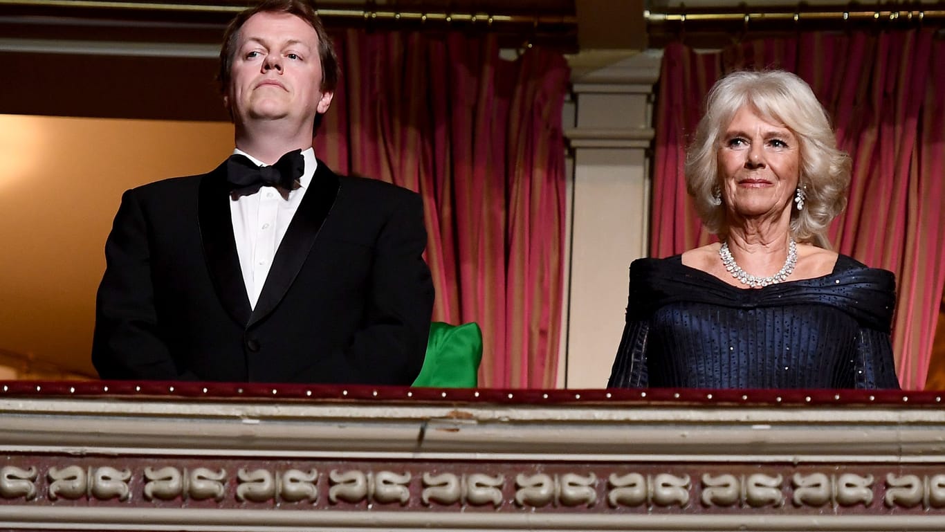 Tom Parker Bowles mit seiner Mutter Camilla: Der 48-Jährige stammt aus der ersten Ehe der baldigen Königin.