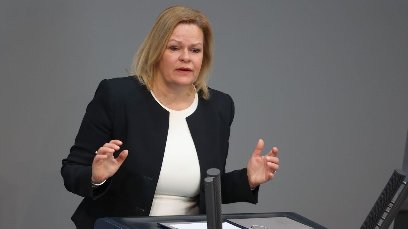 Bundesinnenministerin Nancy Faeser (Archivbild): Die SPD-Politikerin fordert dazu auf, am Tag der Arbeit friedlich zu demonstrieren.