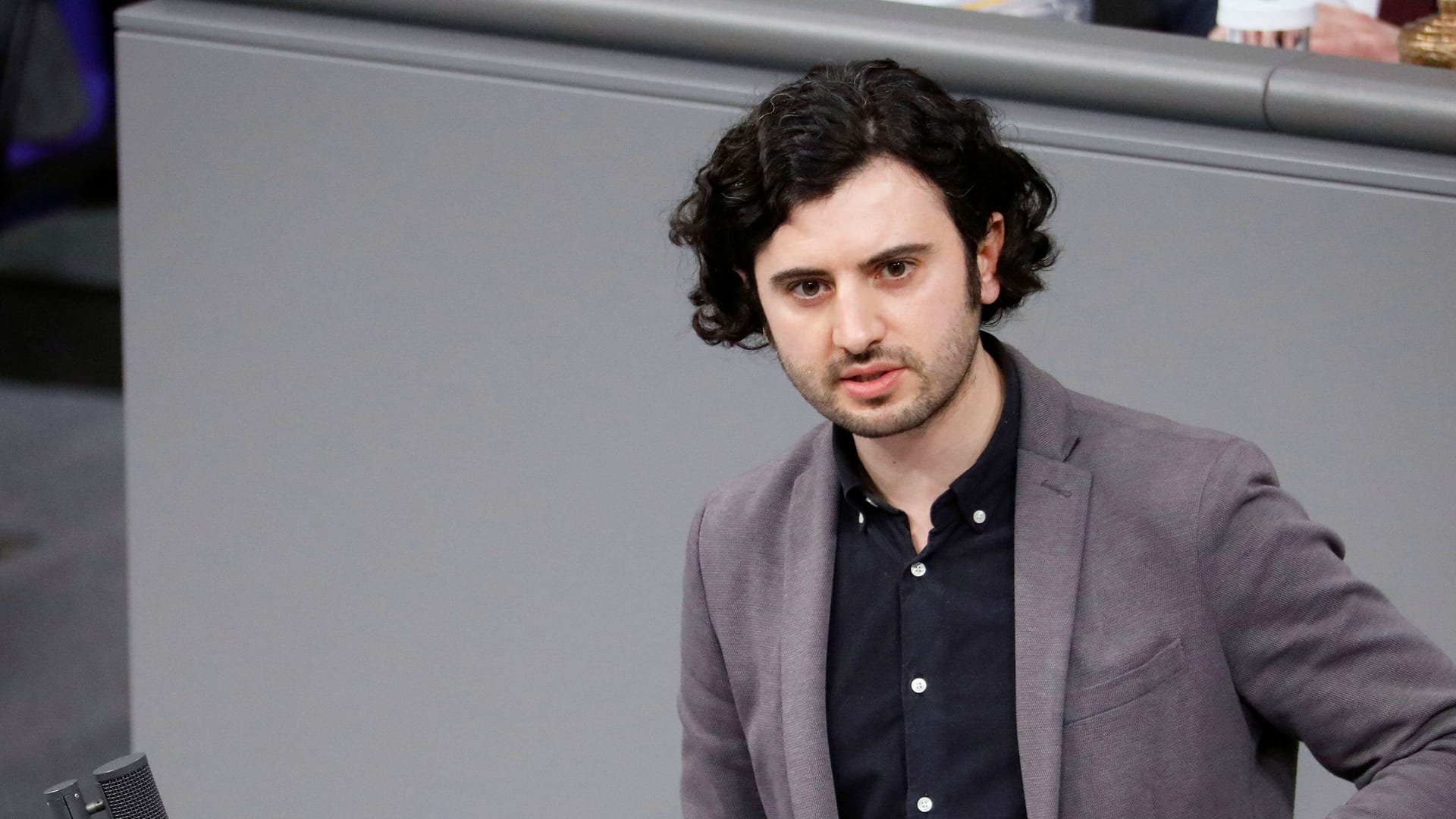 Der Sozialdemokrat Hakan Demir stellt sich gegen die mächtige Parteifreundin Franziska Giffey. Der Sozialdemokrat Hakan Demir stellt sich gegen die mächtige Parteifreundin Franziska Giffey.
