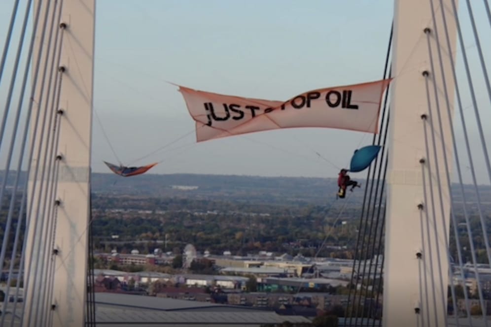 "Just Stop Oil": Diese Protestaktion brachte zwei Klimaaktivisten eine mehrjährige Haftstrafe ein.