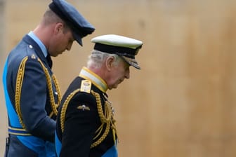 König Charles III. und Prinz William: Am 6. Mai findet in London die Krönung statt.