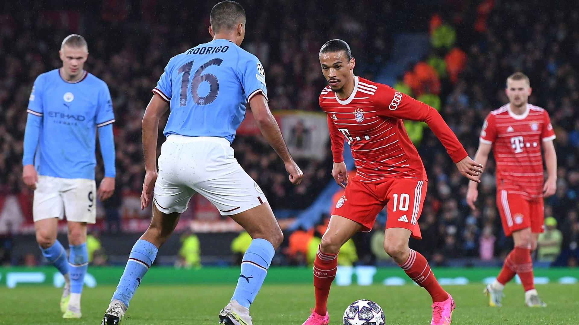 Leroy Sané am Ball: Gegen Manchester City müssen die Bayern einen 0:3-Rückstand im Rückspiel gut machen, um ins Halbfinale zu ziehen.