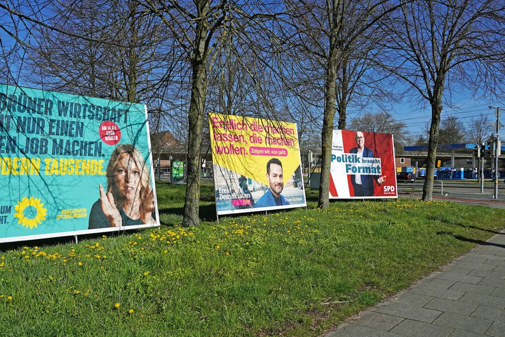Wahlplakate zur Bremer Bürgerschaftswahl: Eine Vorwahlbefragung lässt ein aktuelles Stimmungsbild zu.