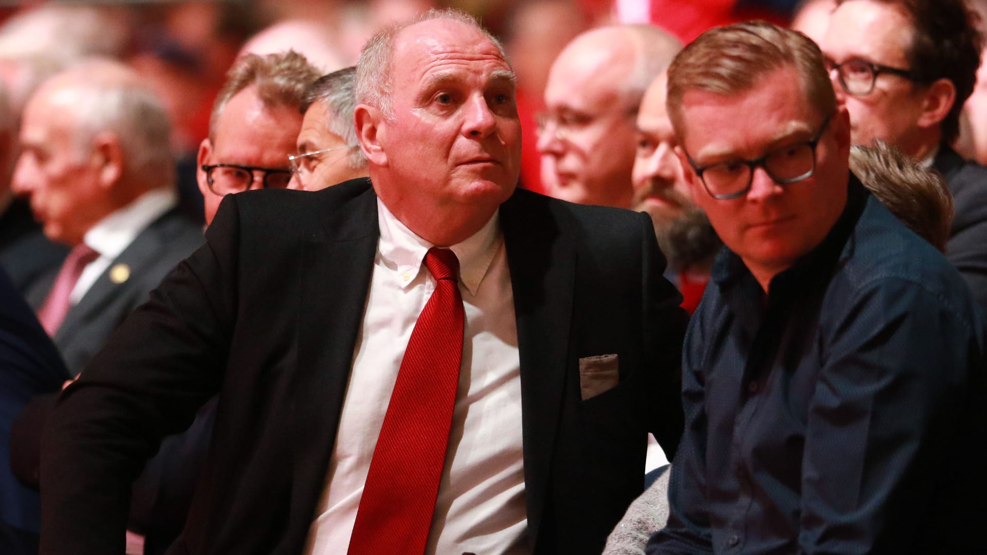 Uli Hoeneß und sein Sohn Florian: Beide bei der Jahreshauptversammlung des FC Bayern München eV. im Jahr 2019.