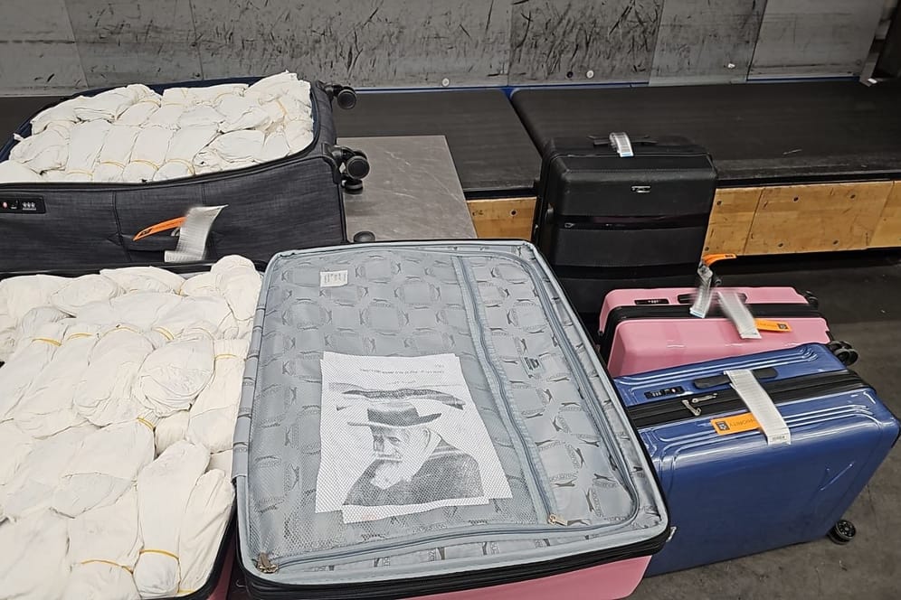 Koffer voll mit Khat: Der Zoll beschlagnahmte den Inhalt, der unter das Betäubungsmittelgesetz fällt.