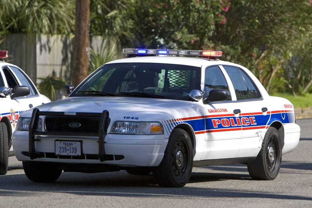 Ein Polizeifahrzeug in Texas (Symbolbild): Ein Paar wurde festgenommen, weil es gewaltsam Kinder tätowiert haben soll.