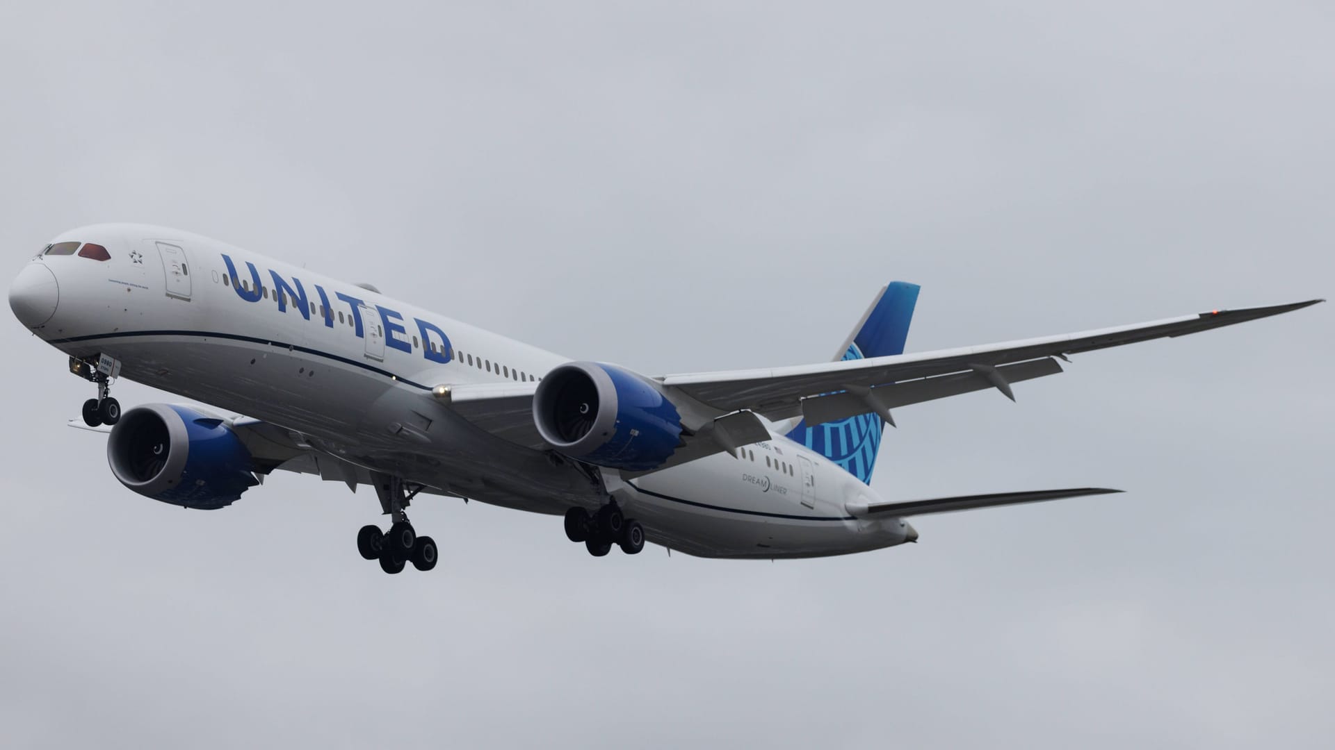 Eine Boeing 787 der United Airlines (Archivbild): Nahe New York musste Flieger wegen starker Winde notlanden.