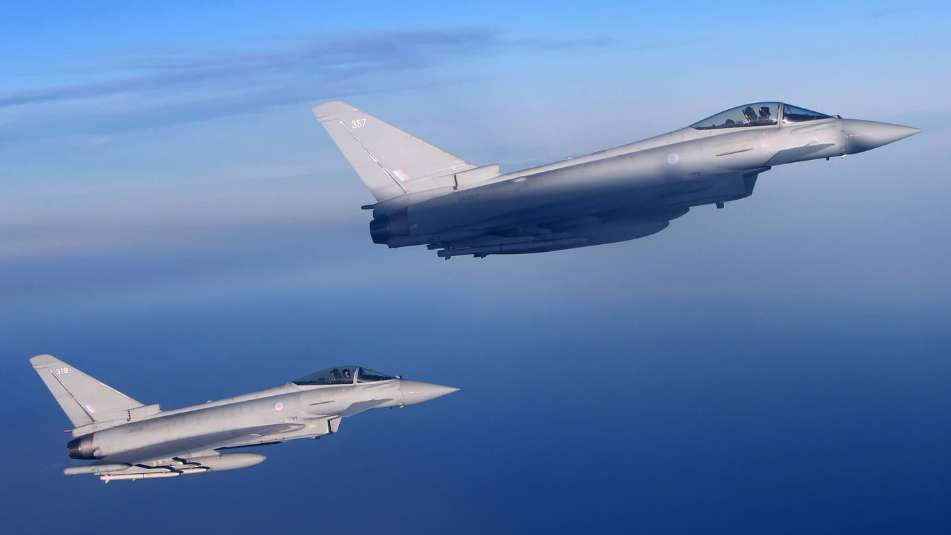Kampfflugzeuge der Royal Air Force (Symbolbild): Flugzeuge vom Typ Eurofighter Typhoon stiegen über der Ostsee auf.