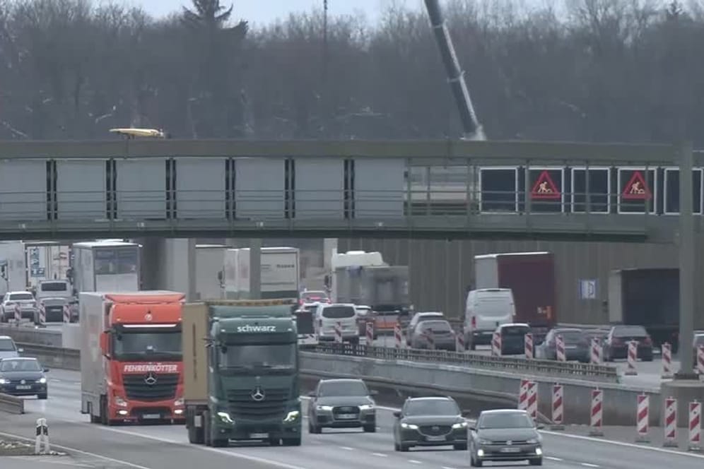 Verkehr in Deutschland (Symboldbild): Die Bundesregierung will das Klimaschutzgesetz aufweichen.