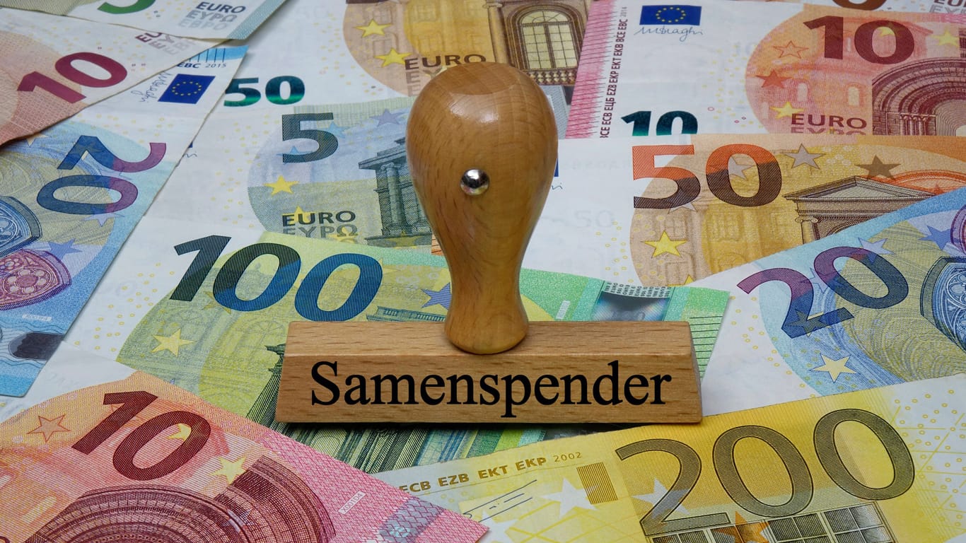 Geldscheine und ein Stempel mit der Aufschrift "Samenspender" (Symbolbild): Samenspender in Hagen verdienen am meisten mit ihrer Spende.
