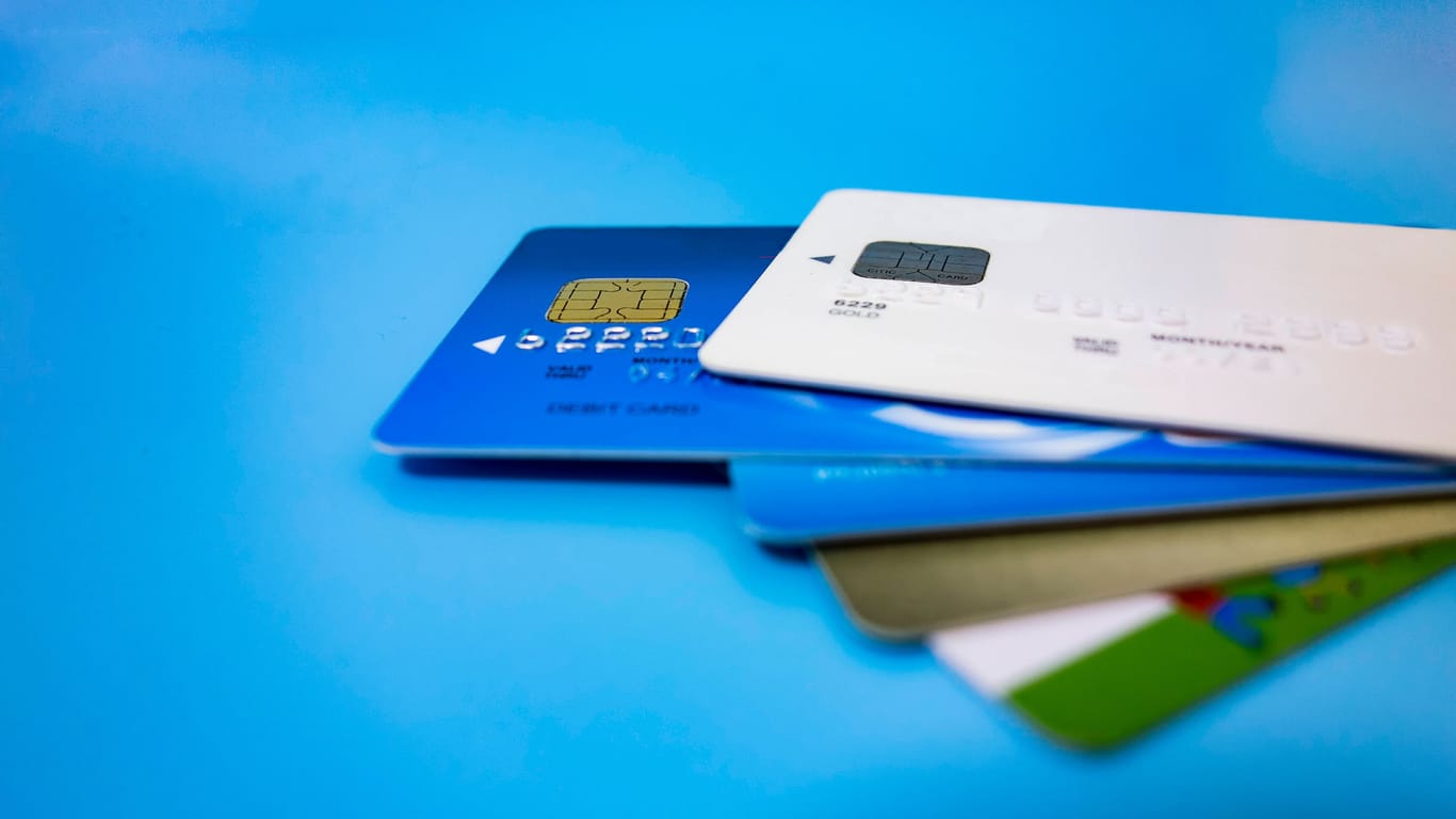 Qual der Wahl: Nicht alle Kreditkarten sind gut – mitunter drohen bei manchen satte Gebühren.