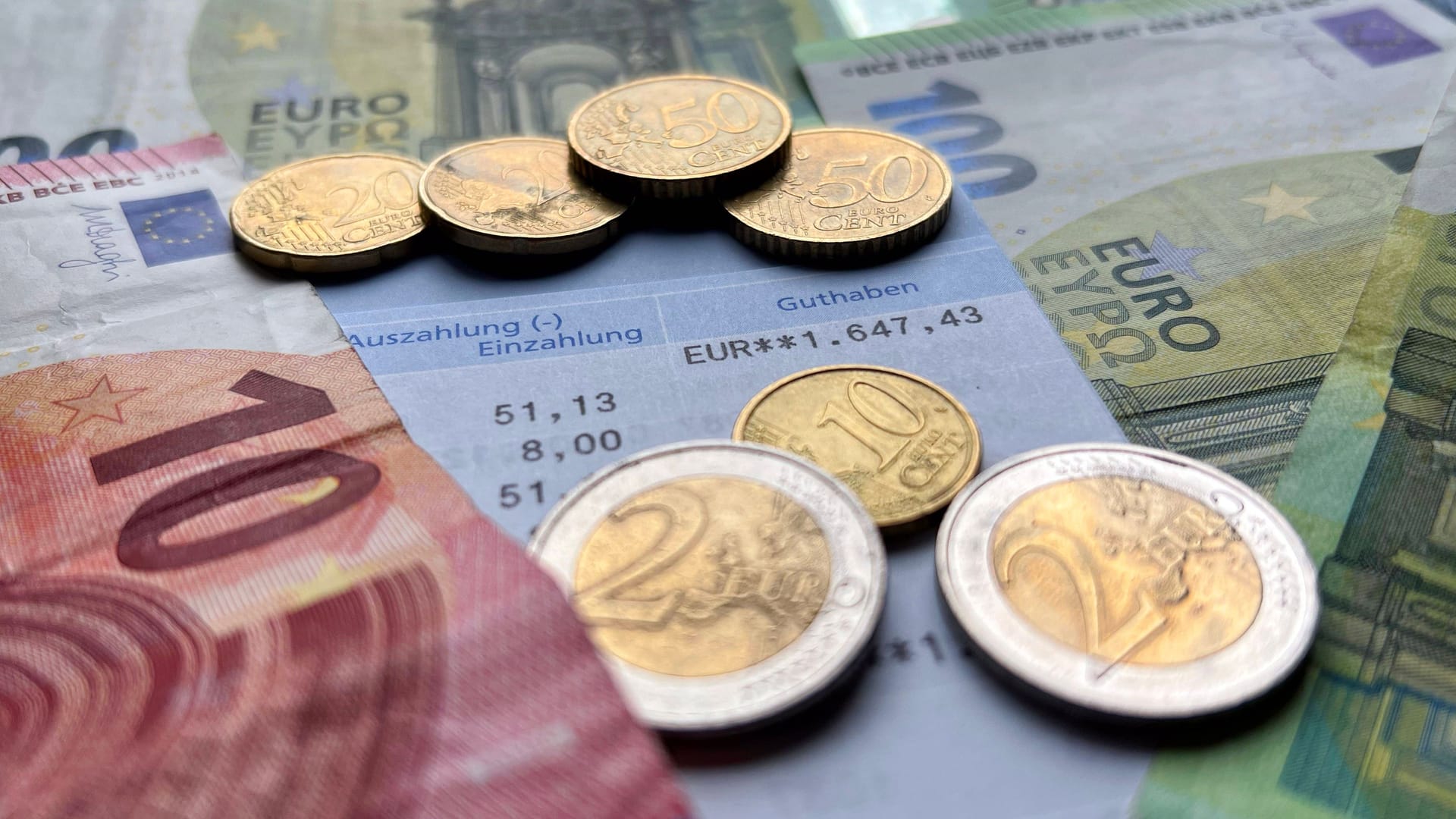 Kontoauszug (Symbolbild): Tagesgeld wirft wieder mehr Zinsen ab. Oft gelten die Angebote aber nur für Neukunden. Kontoauszug (Symbolbild): Tagesgeld wirft wieder mehr Zinsen ab. Oft gelten die Angebote aber nur für Neukunden.