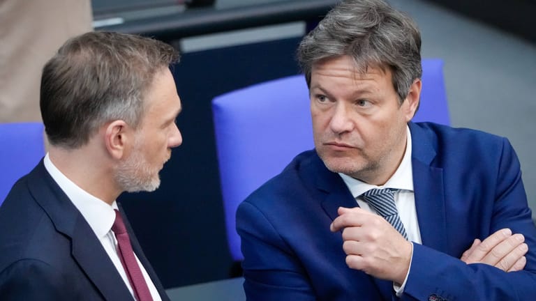 Christian Lindner (links) und Robert Habeck im Bundestag: Insbesondere Linder und seine Partei hatten massive Kritik an Habecks Gesetzesentwurf geäußert.