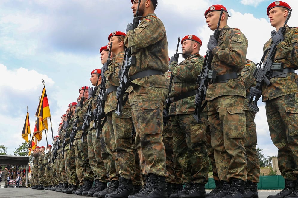 Soldaten der Bundeswehr (Archivbild): Offenbar ist das Heer nicht ausreichend einsatzbereit.