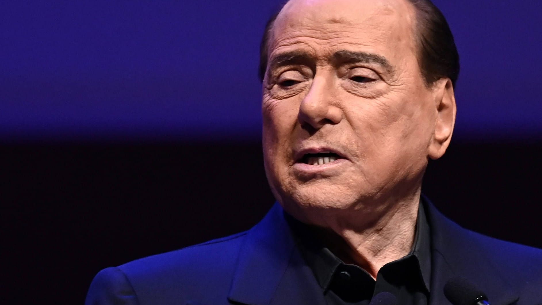 Silvio Berlusconi, hier auf einer Aufnahme von Februar 2023, wird offenbar wegen schwerer gesundheitlicher Probleme behandelt.