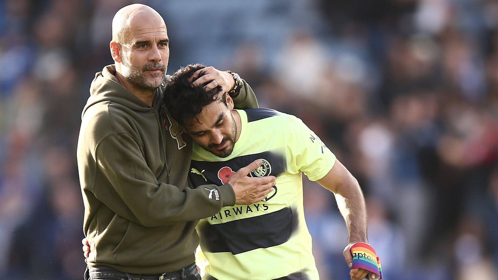 Ilkay Gündogan (r.) mit Pep Guardiola: Der Nationalspieler ist mittlerweile Kapitän und einer der wichtigsten Ansprechpartner seines Trainers.