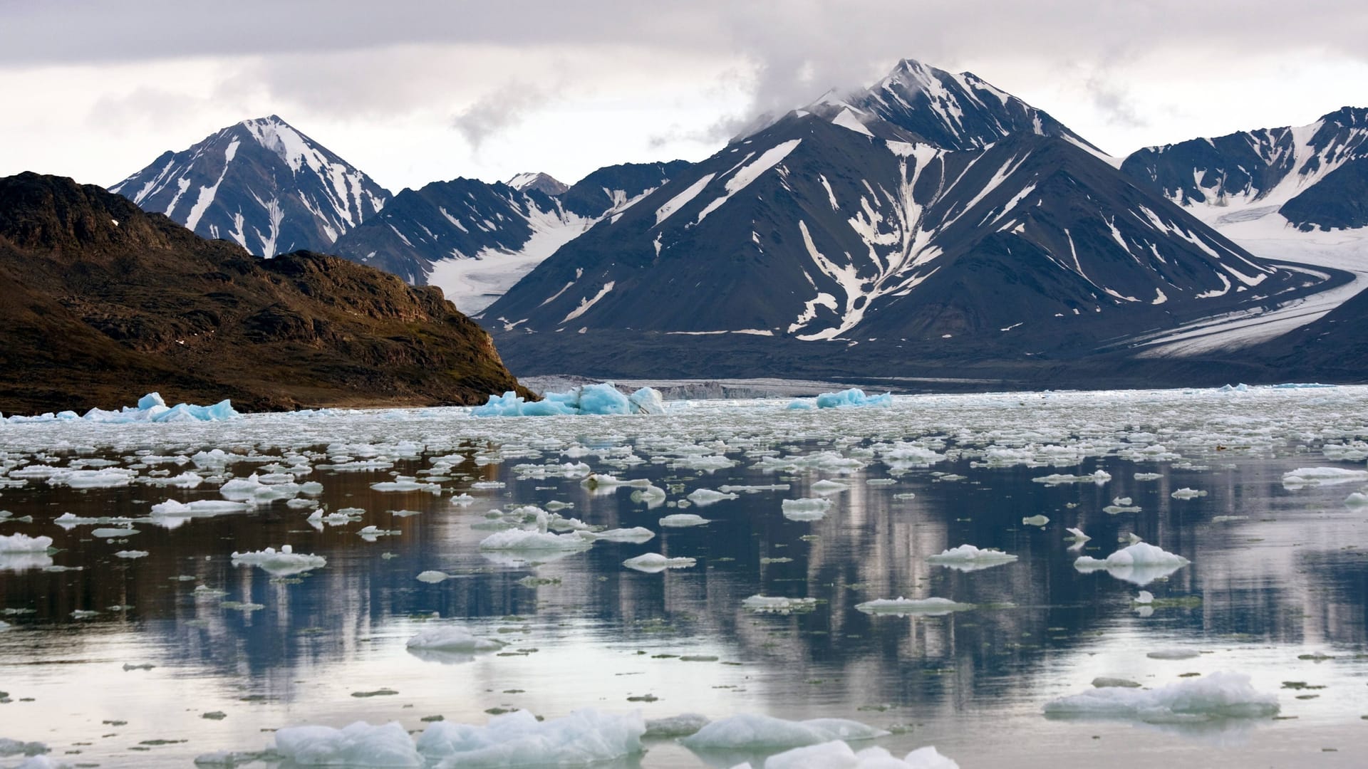 Der Königsfjord in Spitzbergen: Das Eis der norwegischen Polarregion schmilzt zunehmend schneller.