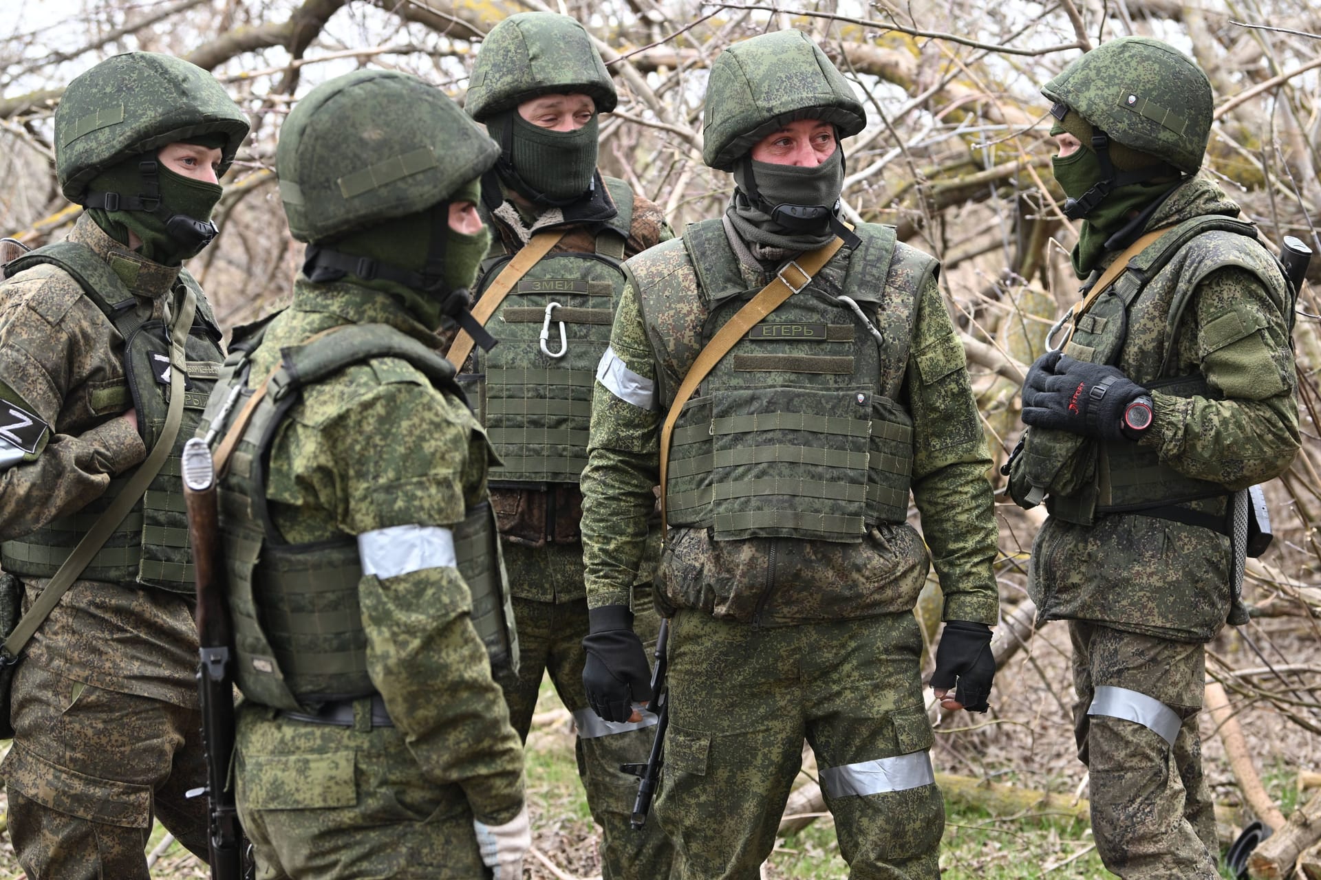 Russische Soldaten: Bis zu 200.000 Streitkräfte seien seit Beginn des Angriffskrieges gegen die Ukraine gestorben, schätzen die Briten.