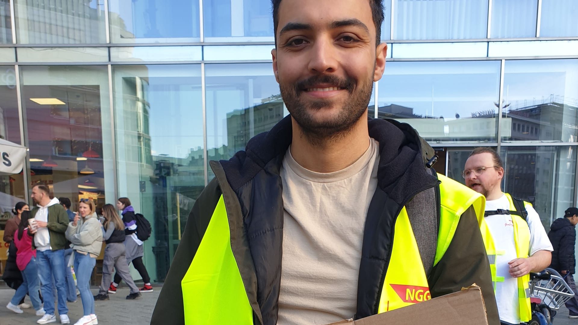 Minijobber Nadhir Hamdi ist auch bei den Protesten beteiligt: Er fordert einen hlheren Stundenlohn.