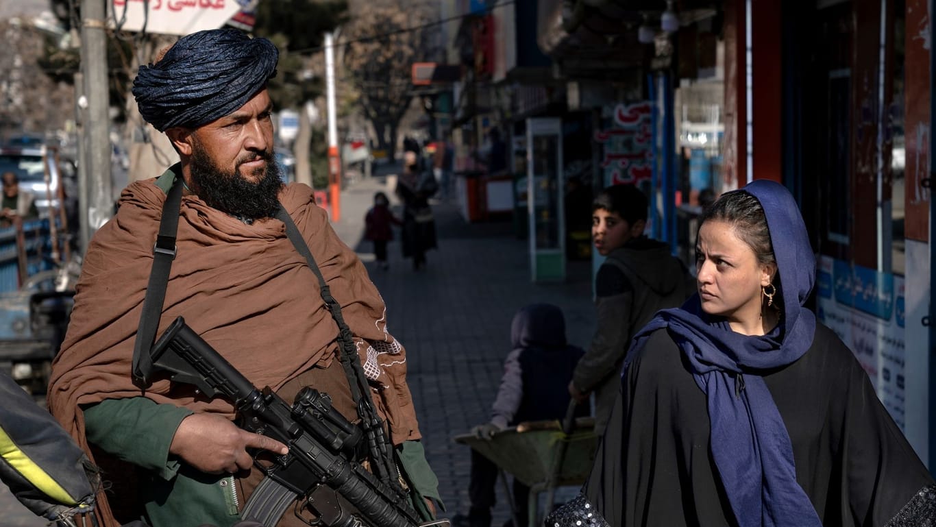 Frau in Kabul