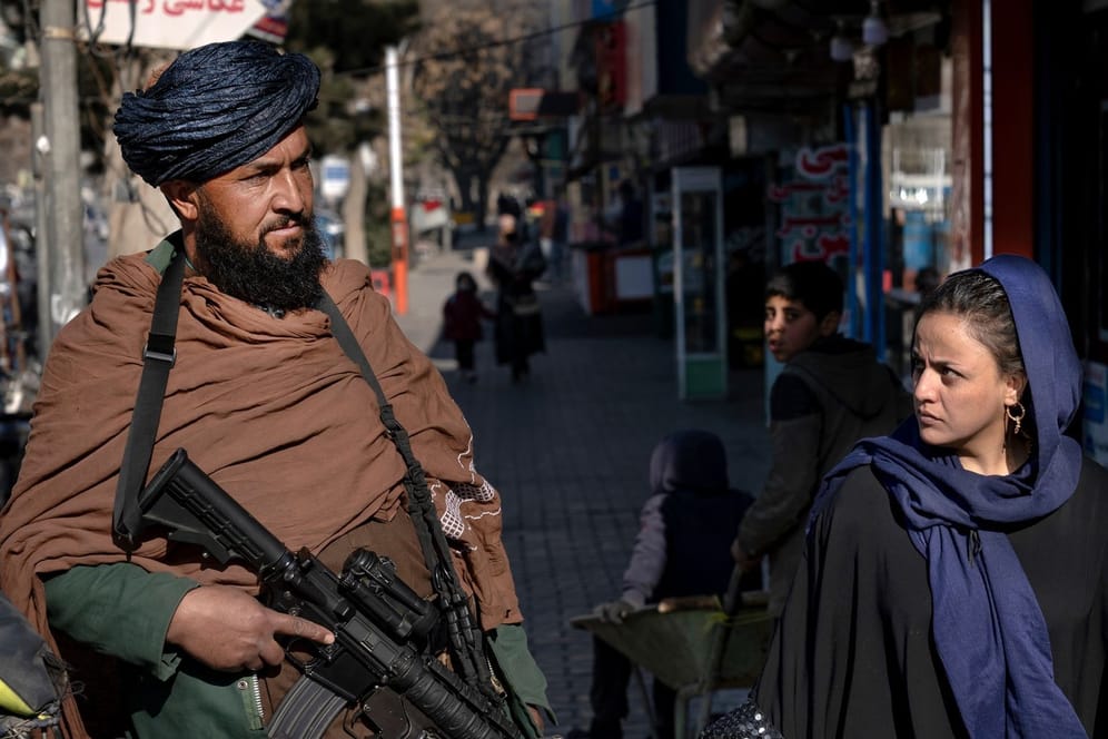 Frau in Kabul