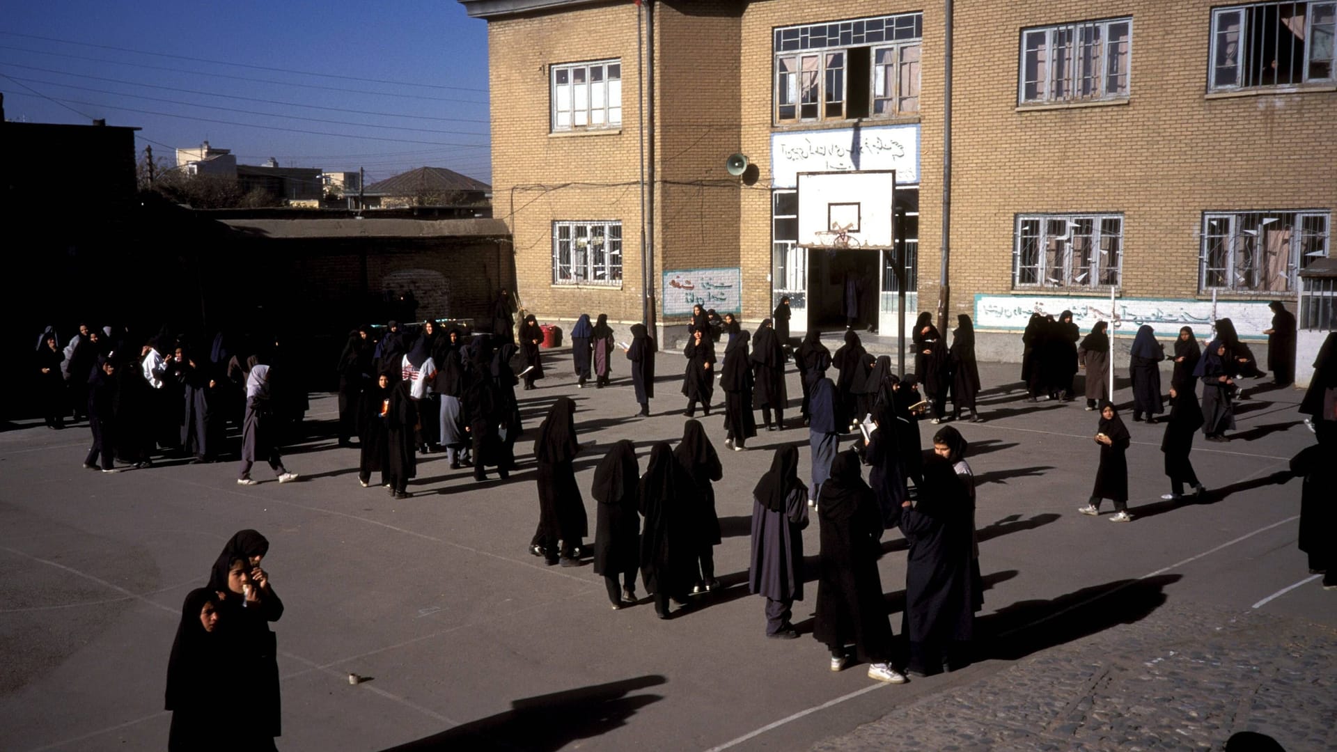 Schule im Iran (Archivbild): Immer wieder gibt es Berichte über vergiftete Kinder.