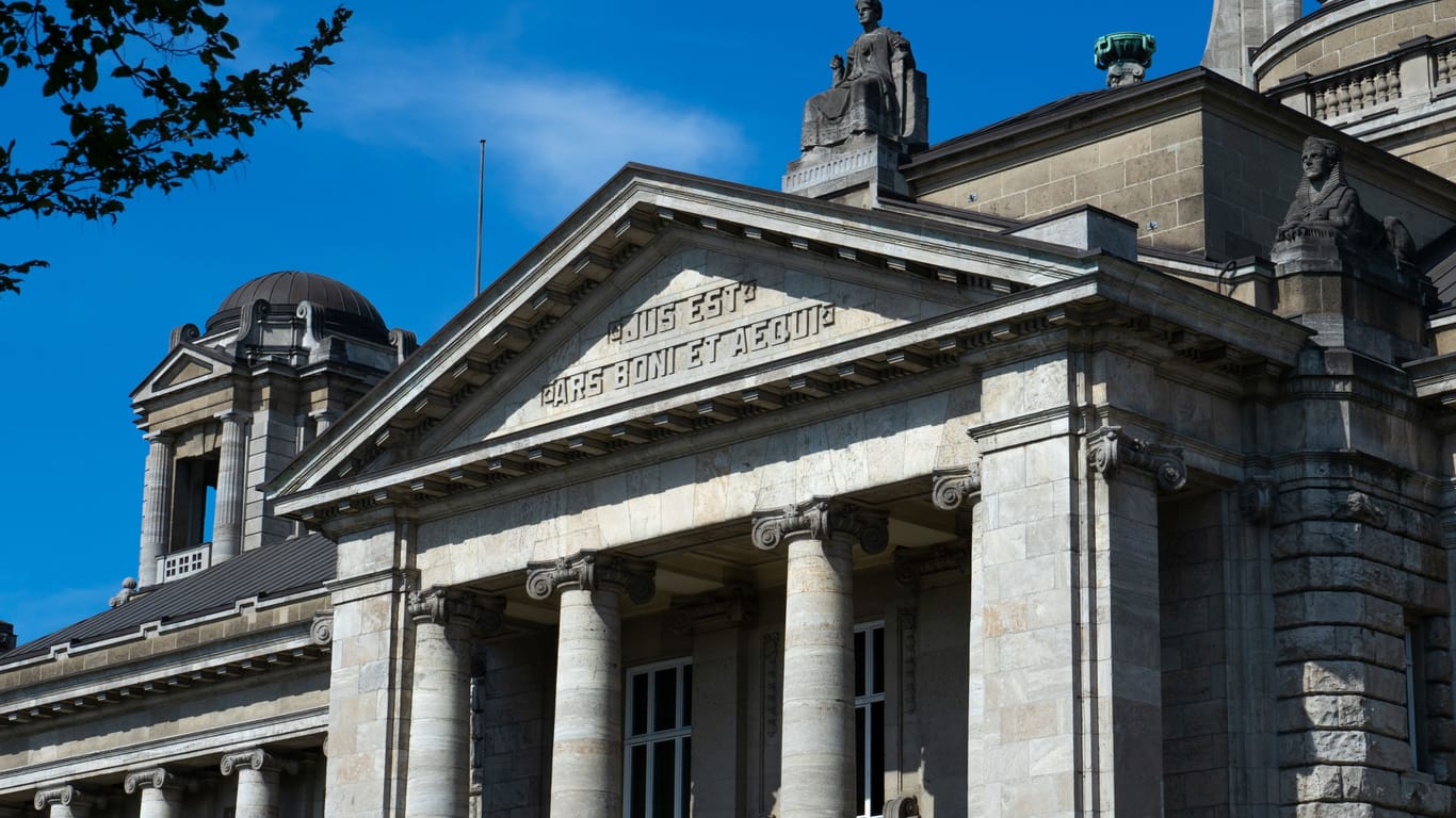 Das Oberste Gericht in Hamburg (Archivbild): Das Verfassungsgericht berät in Hamburg über eine mögliche Testphase für ein Grundeinkommen.