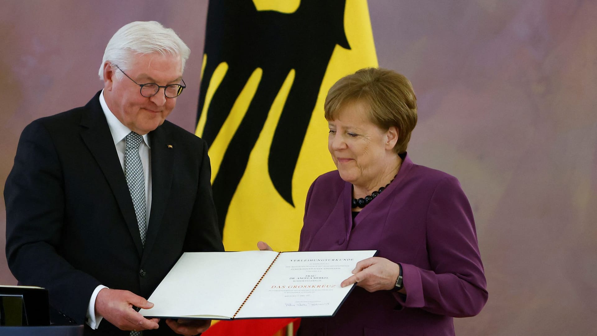 Überreicht wurde ihr das Großkreuz des Verdienstordens der Bundesrepublik Deutschland in besonderer Ausführung von Bundespräsident Frank-Walter Steinmeier.