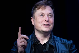 Elon Musk legt sich mit potenziellem Twitter-Rivalen Substack an.