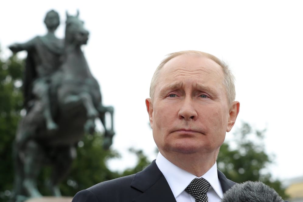 Wladimir Putin: Russlands Präsident sähe die Russen lieber bei der Parade als in der Kirche, sagt Wladimir Kaminer.