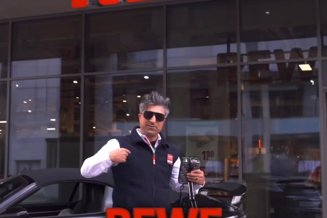 Screenshot aus dem Instagram-Video: "Chico" vor seinem Supermarkt.