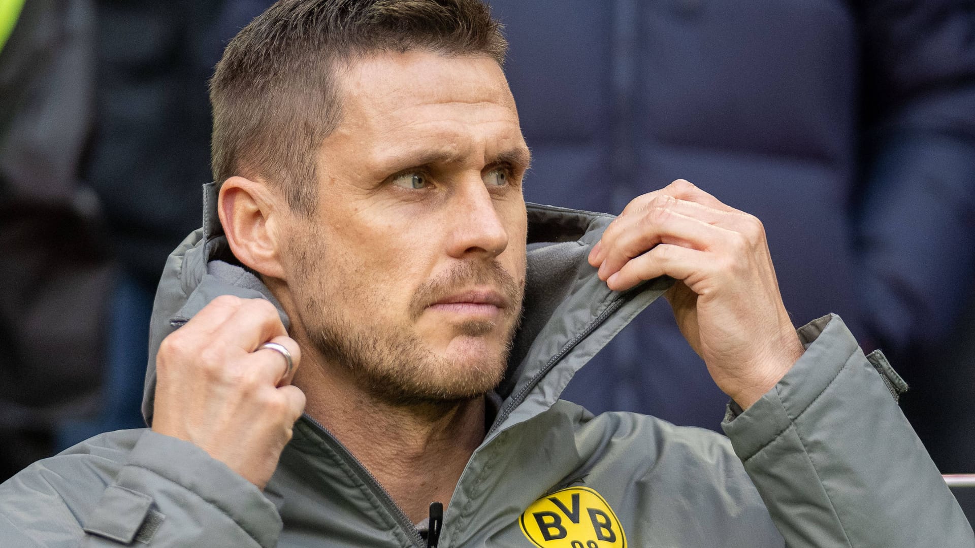 Sebastian Kehl: Der BVB-Sportdirektor macht erstmals eine klare Meister-Ansage. Sebastian Kehl: Der BVB-Sportdirektor macht erstmals eine klare Meister-Ansage.