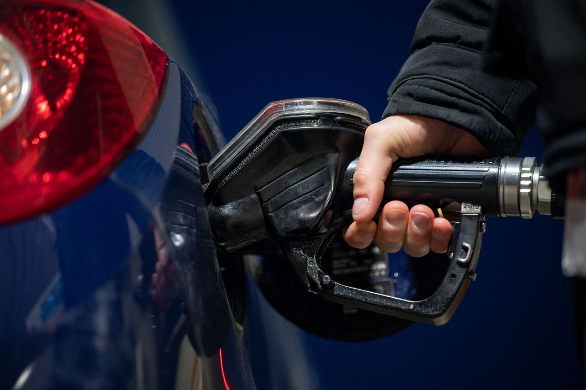 Preisschock an der Zapfsäule: Der Benzinpreis stieg in den letzten Wochen um fast neuen Cent an.