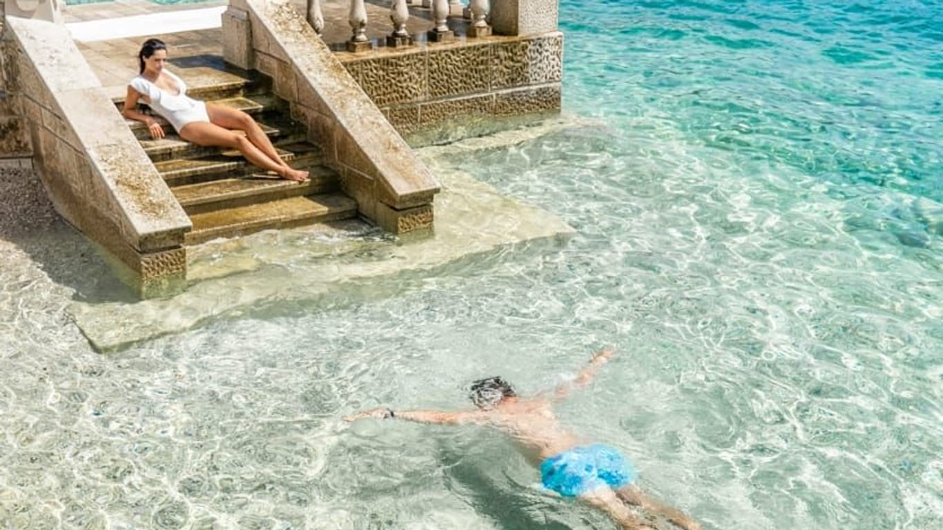 Die Erholung steht im Mittelpunkt Ihres Urlaubs auf der kroatischen Insel – ob beim Abkühlen im Meer oder bei einer Wellness-Behandlung.