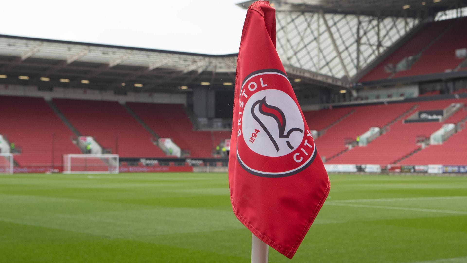 Eckfahne mit Logo von Bristol City: Der Verein hat sich einen schweren Fauxpas geleistet.