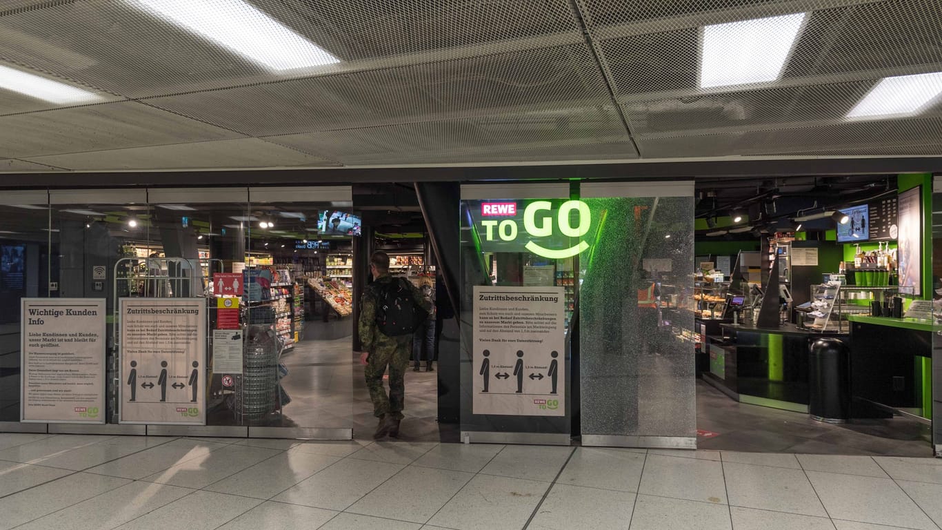 Der Rewe am Hauptbahnhof München hat besondere Öffnungszeiten.
