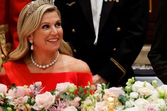 Königin Máxima: Die 51-Jährige hat mit ihrem Mann das französische Präsidentenpaar empfangen.
