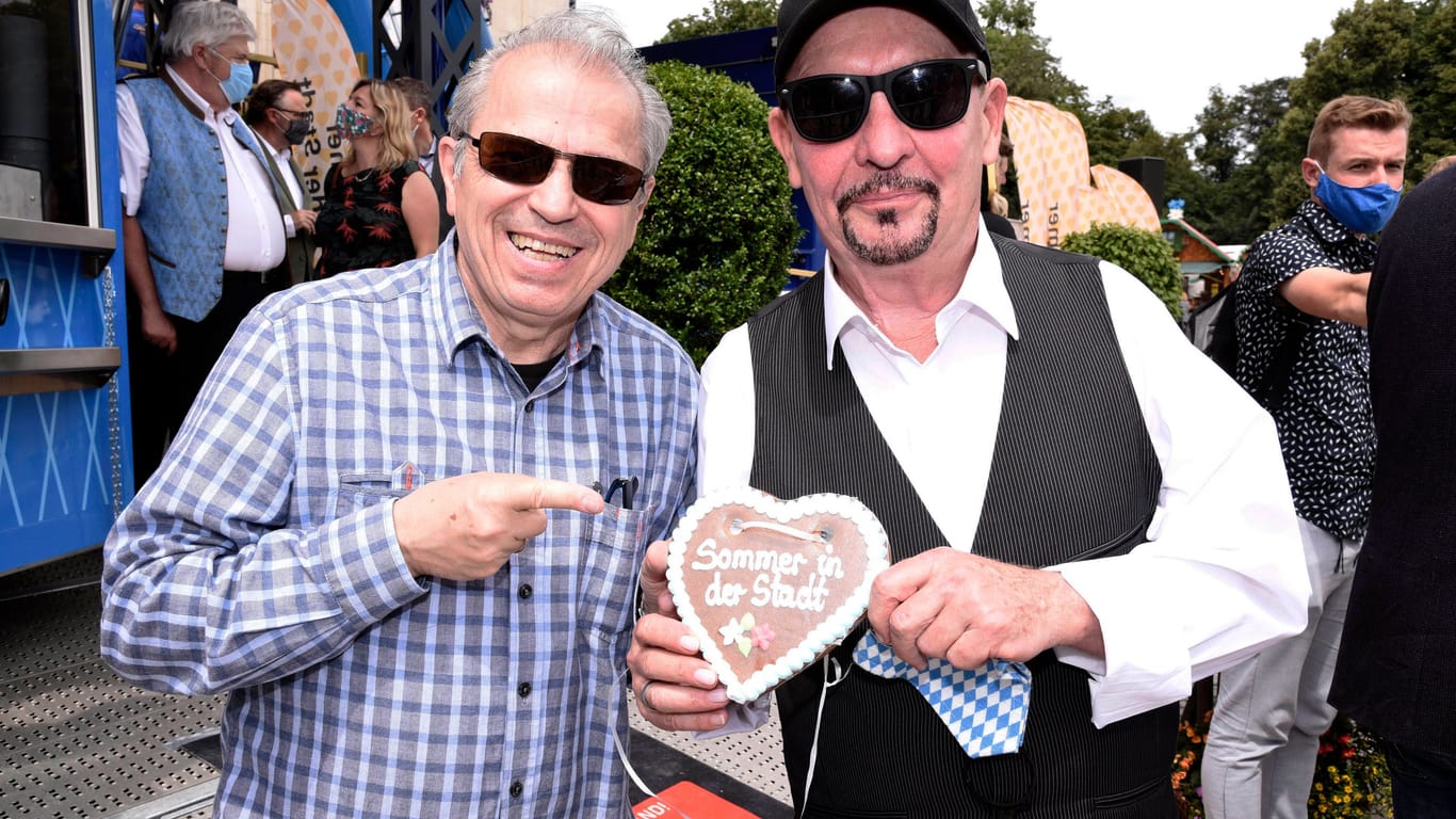 Günther Sigl und Barny Murphy (rechts) von der Spider Murphy Gang auf dem Königsplatz (Archivbild): Seit über 40 Jahren machen die beiden gemeinsam Musik.