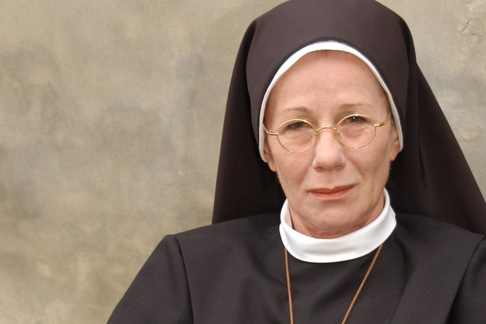 Sie war eine langjährige TV-Nonne: Karin Gregorek während der Dreharbeiten zur ARD-Serie "Um Himmels Willen".