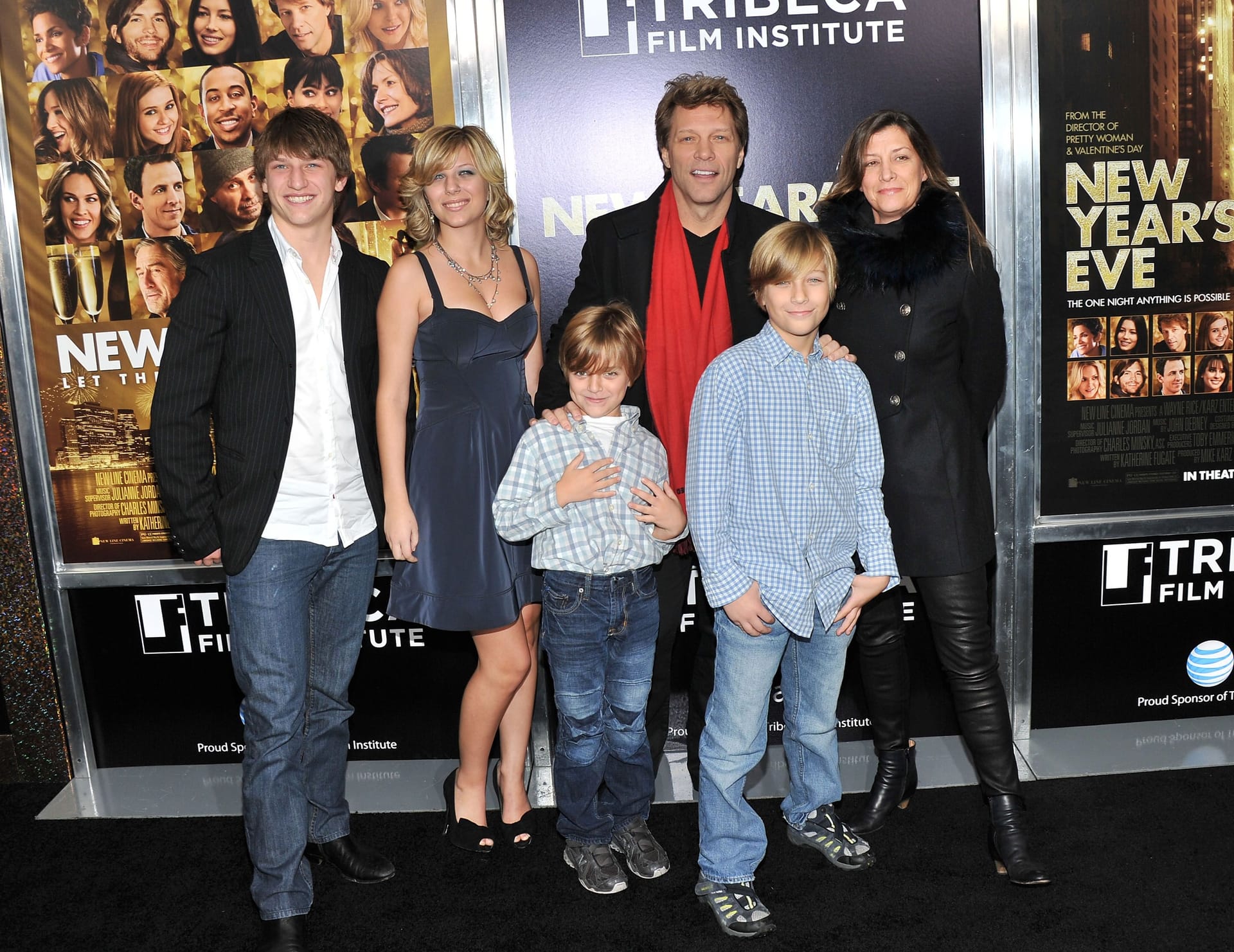 Jon Bon Jovi und Dorothea Hurley 2011 mit ihren Kindern auf einem Event in New York City