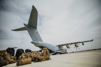 Vorbereitungen für die militärische Evakuierungsoperation im Sudan: Die Operation der Bundeswehr startete am Sonntag.