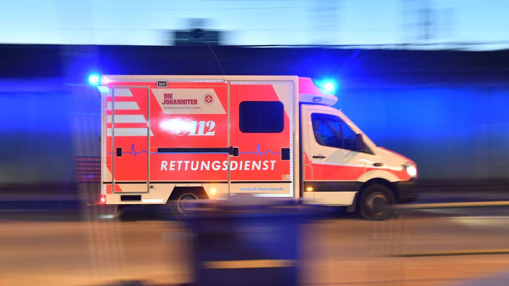 Schwerer Crash in Wilhelmshaven: E-Scooter-Fahrer (21) erliegt Verletzungen
