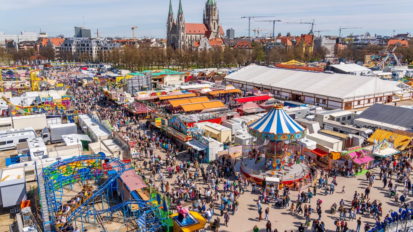 Münchner Frühlingsfest im Sonnenschein: Das Volksfest ist nicht nur in München beliebt.