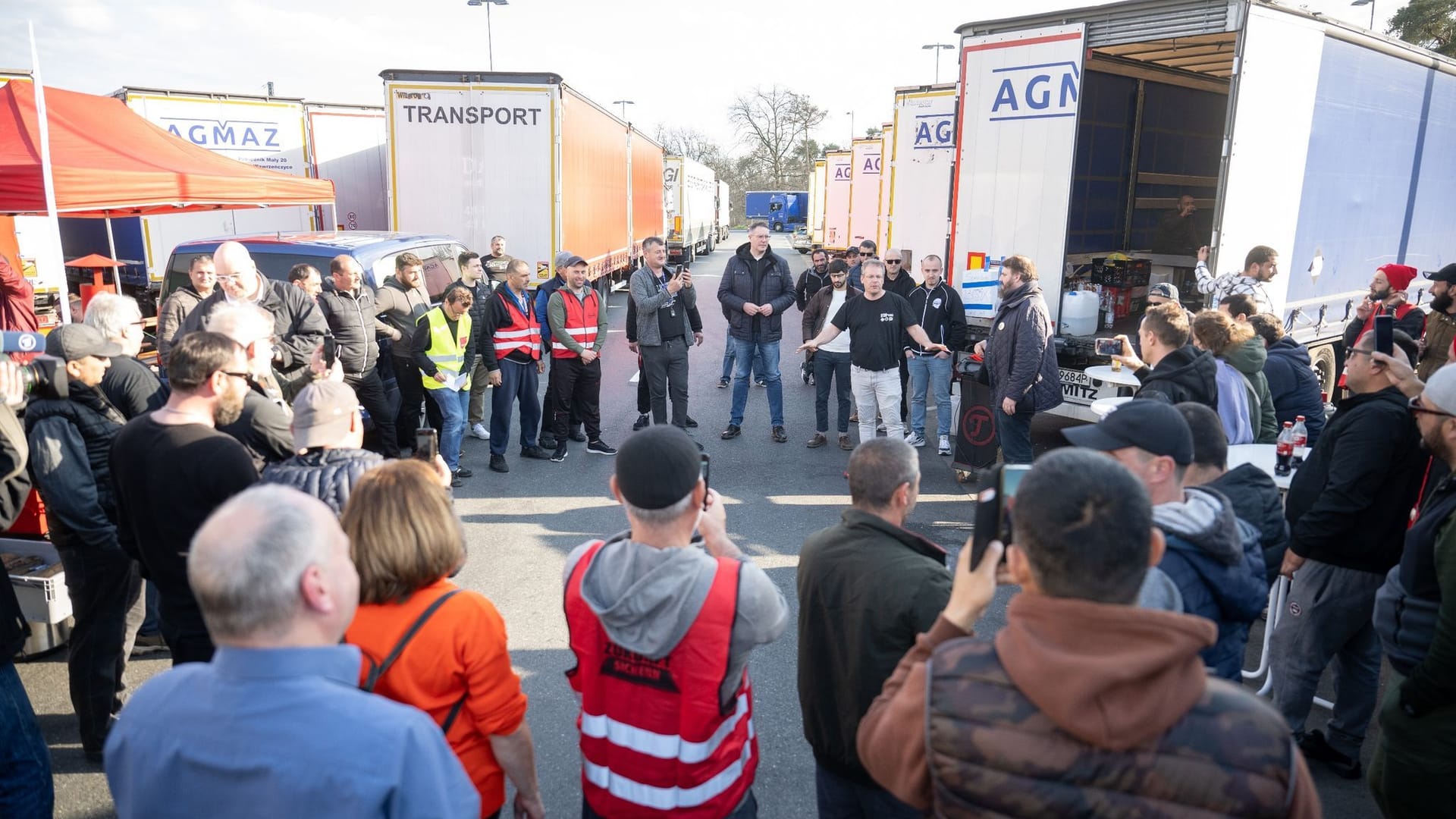 Streikende LKW-Fahrer in Gräfenhausen West