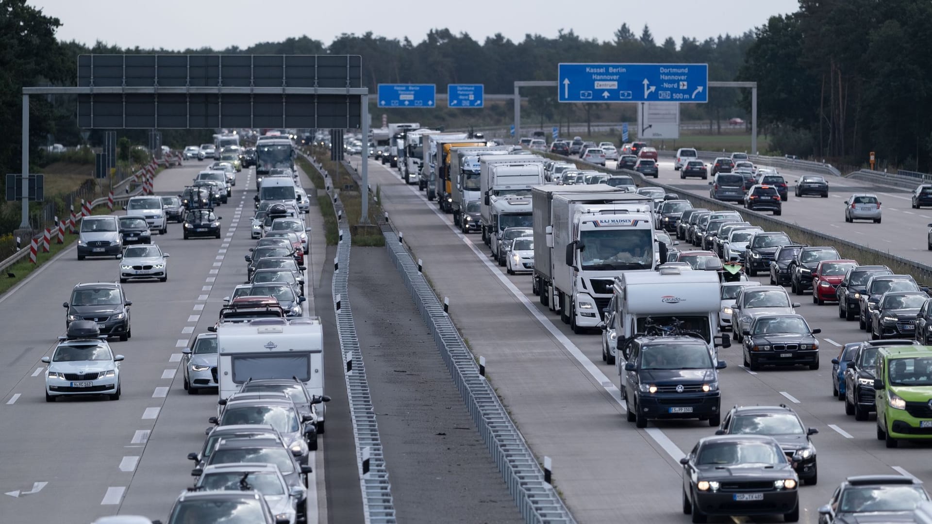 ADAC erwartet viele Staus an Gründonnerstag und Karfreitag ADAC erwartet viele Staus an Gründonnerstag und Karfreitag