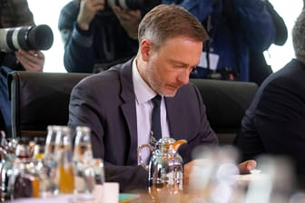 Finanzminister Lindner vor einer Kabinettssitzung: Großer Unmut bei den Grünen.
