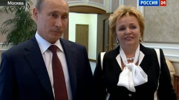 Vladimir Putin e Lyudmila Ocheretnya poco prima di annunciare la loro separazione nel 2013.
