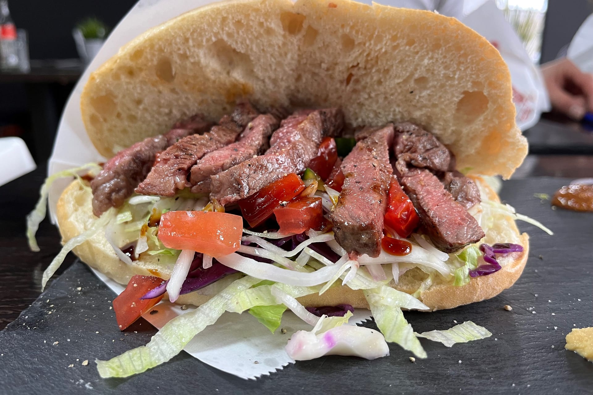 Der wohl teuerste Döner in NRW: Das Fleisch stammt vom Kobe-Wagyu-Rind.