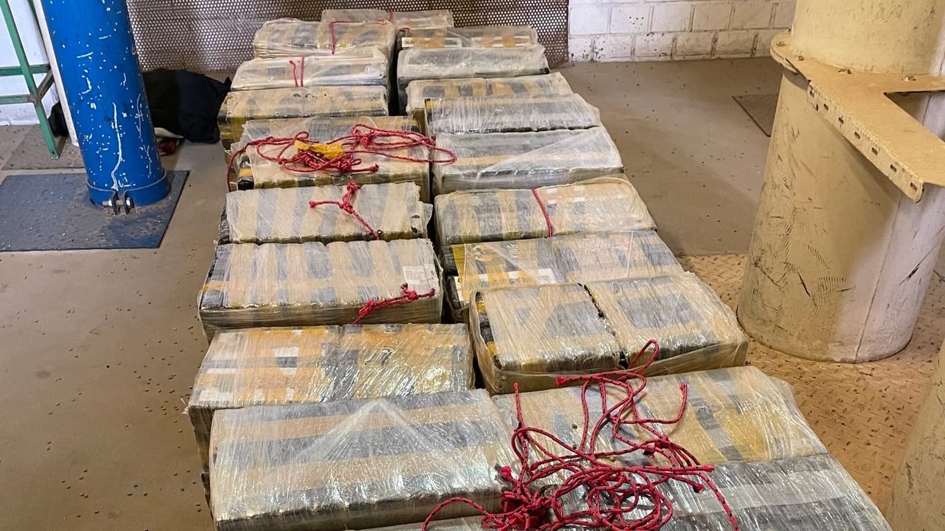 Das sichergestellte Kokain: Die Drogen waren auf insgesamt 23 Pakete verteilt. Das sichergestellte Kokain: Die Drogen waren auf insgesamt 23 Pakete verteilt.